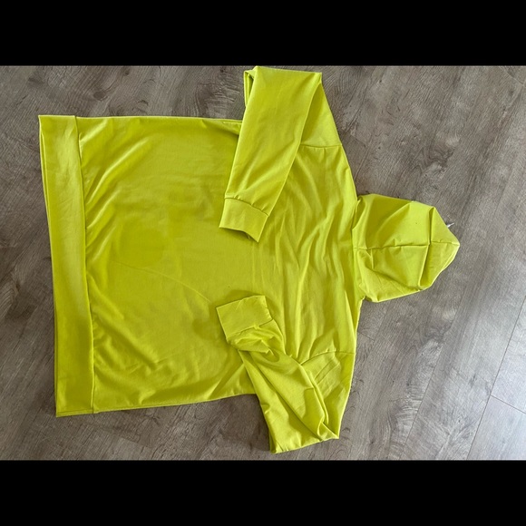 Softball themed graphic hoodie
Woman’s 3XL Drawstring
100% polyesterNeon yellow - Picture 6 of 6